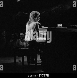 Leon Russel spielen Duke University, Durham, North Carolina, 1971 Leon Russell Stockfoto