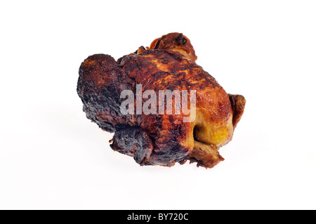 Heiß gekocht ganze Drehspieß gebratenes Huhn auf weißem Hintergrund, Ausschnitt. Stockfoto
