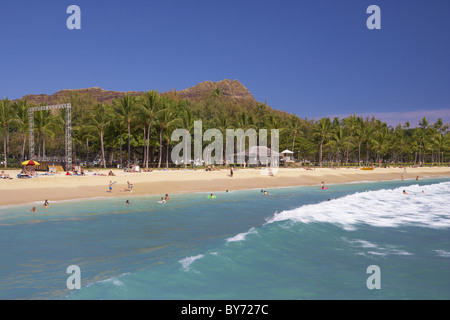 Menschen am Strand in der Abendsonne, Kekaha Kai State Park, Big Island, Hawaii, USA, Amerika Stockfoto