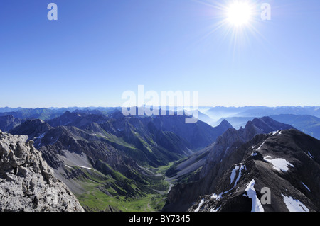 Blick vom Gipfel des Parseierspitze in Richtung Lechtaler Bergkette, Parseierspitze, Lechtaler Bereich, Tirol, Österreich Stockfoto