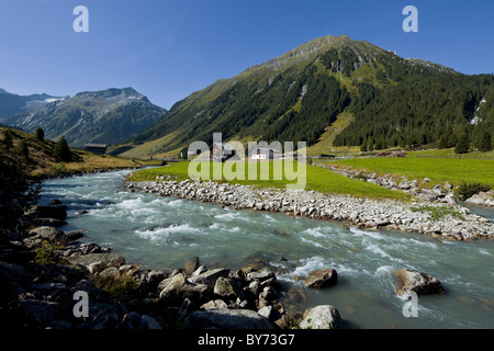 Panorama-Ansicht im Krimmler Achental mit Krimmler Tauernhaus, Salzburger Land, Österreich Stockfoto