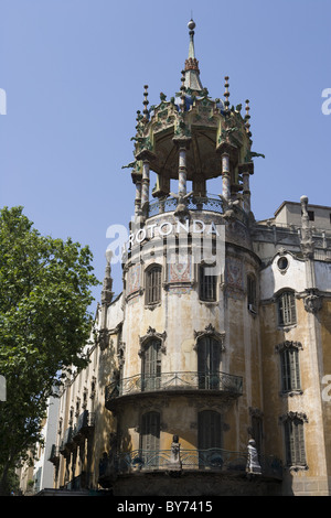 La Rotonda Gebäude von Antoni Gaudi, Barcelona, Katalonien, Spanien, Europa Stockfoto