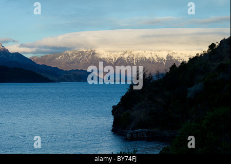 Rinder auf der Farm von General Carrera See, Aysen, Anden, Patagonien, Chile Stockfoto