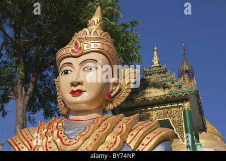 Buddhistische Statue U Khauti Pagode in Mawlamyaing, Mon State, Myanmar, Birma, Asien Stockfoto