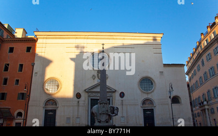 Ägyptische Obelisk von Minerva auf Berninis Elefant vor der Kirche Rom Italien Stockfoto