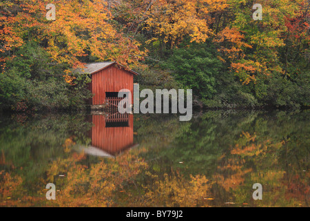 Bootshaus am See bei DeSoto Fälle, DeSoto State Park, Fort Payne, Alabama, USA Stockfoto