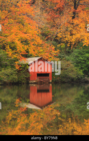 Bootshaus am See bei DeSoto Falls, DeSoto State Park, Fort Payne, Alabama, USA Stockfoto