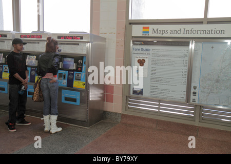 Atlanta Georgia, Buckhead, Peachtree Street, MARTA, Buckhead Station, U-Bahn, Zug, Zug, Karte, Informationstafel, automatisierte Fahrgeldsammlung, Breeze Vending Mac Stockfoto