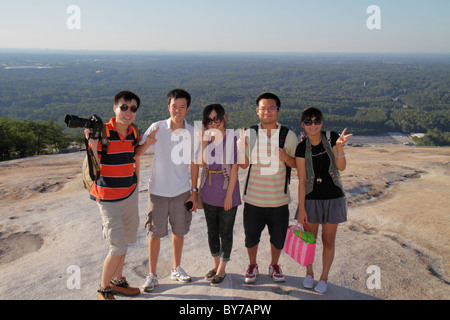 Atlanta Georgia, Stone Mountain Park, Quarzmonzonit, monadnock, Geologie, Gipfel, Felsen, asiatischer Mann Männer männlich, Frau weibliche Frauen, junger Erwachsener, Gruppe, Aussicht, Gruppe Stockfoto