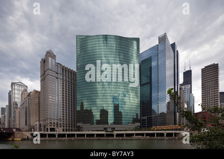 Bürogebäude am 333 West Wacker Drive, Chicago, Illinois, USA Stockfoto