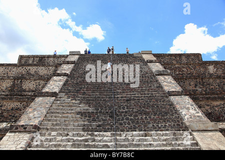 Steile Treppen, Pyramide des Mondes, Teotihuacan, archäologische Stätte, UNESCO-Weltkulturerbe, Mexiko. Nord-Amerika Stockfoto