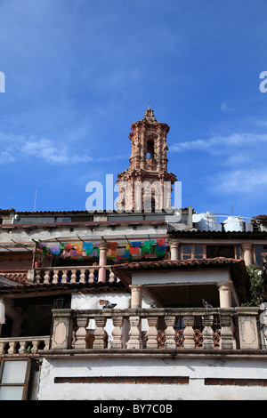 Turm, Kirche Santa Prisca, Taxco, koloniale Stadt bekannt für seine silberne Märkte, Bundesstaat Guerrero, Mexiko, Nordamerika Stockfoto