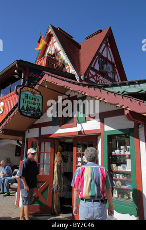 Georgien, GA, Süden, Helen, Thema Deutsches Alpendorf, Oktoberfest, Oktoberfest, Volksfest, bayerische Architektur, plaza, Shopping Shopper Shopper Shop Stockfoto