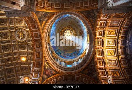 Vatikan in kleinen Kuppel Welle von Licht Decke St. Peter Basilika Michelangelo Rom Italien Stockfoto