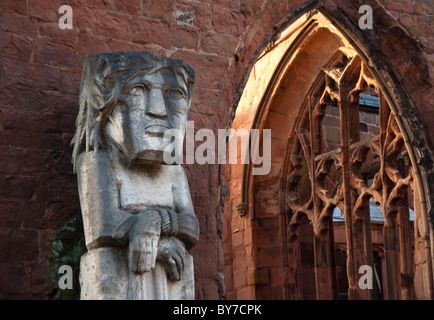 "Ecce Homo", Statue von Jacob Epstein Ruinen in der alten Kathedrale von Coventry, Warwickshire UK Stockfoto