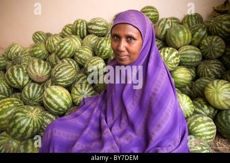 Melone-Verkäufer in Hargeisa Markt, Hargeysa, Somaliland, Somalia, Afrika Stockfoto