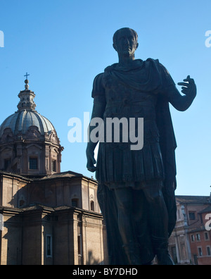 Julius Cäsar Statue Forum Rom Italien Stockfoto