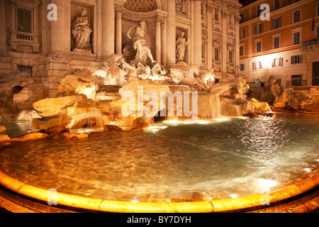 Trevi-Brunnen, Fontana de Trevi, Close Up, Nacht, Pool, Neptun Statuen, Rom Italien Stockfoto