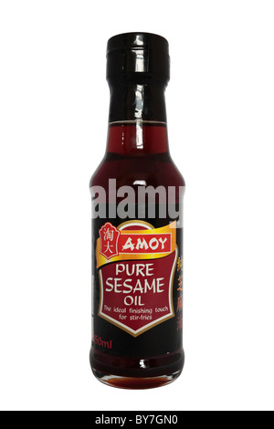 Eine Flasche von Sesamöl auf weißem Hintergrund Stockfoto