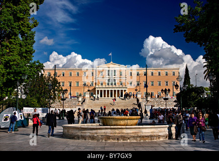 Das griechische Parlament in Syntagmaplatz ("Verfassung"), Athen, Griechenland Stockfoto
