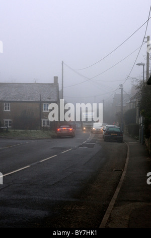 Einfrieren von Nebel sorgt für gefährliche Fahrbedingungen in England Stockfoto