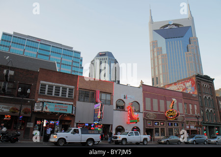 Tennessee Nashville, Music City USA, Downtown, Lower Broadway, Strip, Neonlicht, Schild, Honky Tonk, Shopping Shopper Shopper shoppen Shops Markt Märkte Markt Stockfoto