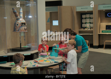 Tennessee Nashville, Friss Center for the Visual Arts, ArtQuest Gallery, interaktives Zentrum, praktische Übungen, lernen, Bildung, Lehrer, Lehrer, Frau femal Stockfoto