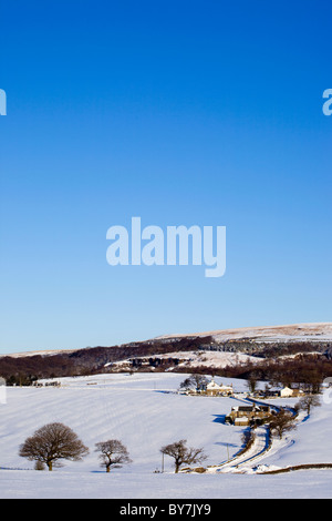 Blick in Richtung Anglezarke Country Park im Schnee von Adlington in Lancashire Stockfoto