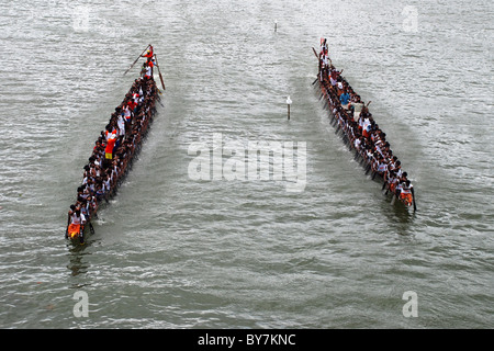 Vallam Kali, auch bekannt als Schlange Regatta während Onam feiern in Kerala, Indien Stockfoto