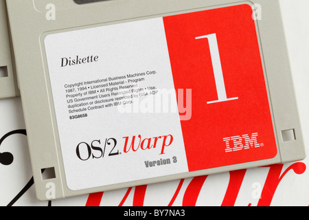 Ein 3,5" Installationsdiskette von IBM OS/2-PC-Betriebssystem-Software - Warp-Version. Stockfoto