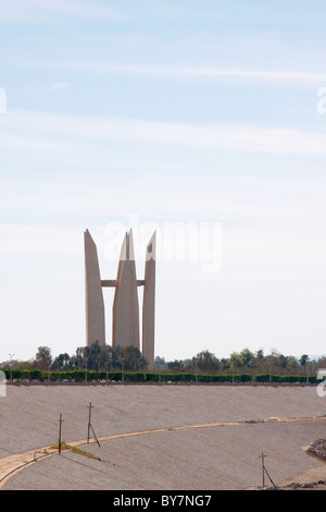 Die "Lotusblüte" Turm des Bildhauers Ernst Neizvestny, bei der Assuan-Staudamm, Nassersee, Ägypten. Stockfoto