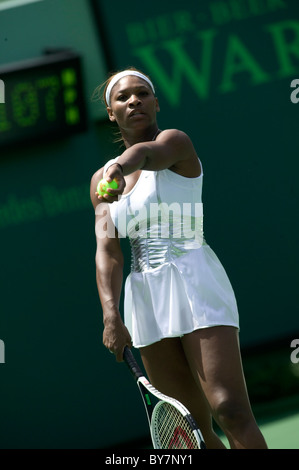 Serena Williams (USA) im Wettbewerb in der Nasdaq-100-Tennis, 26. März 2004. Stockfoto