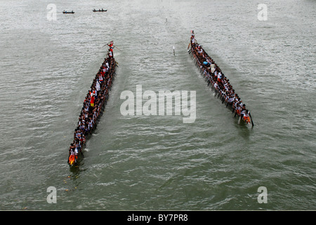 Vallam Kali, auch bekannt als Schlange Regatta während Onam feiern in Kerala, Indien Stockfoto