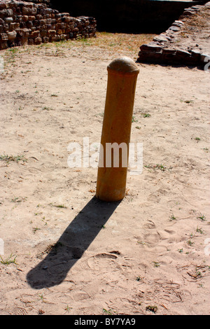 Ein Pole an Ruinen ausgegraben Harrappa Zivilisation bei Dholavira, Anicient Ort der Indus-Tal Zivilisation, Kutch, Gujarat gefunden Stockfoto