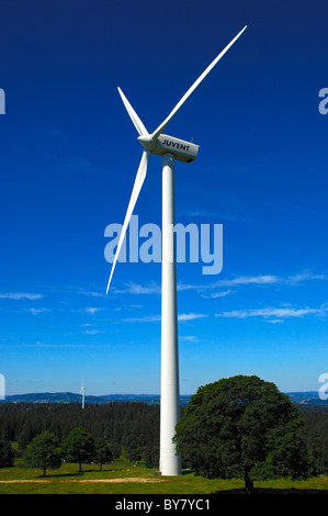 Windpark auf dem Mont Crosin, Windkraftanlage der Firma Juvent SA auf dem Kamm des Jura-Gebirges, Kanton Jura, Schweiz Stockfoto