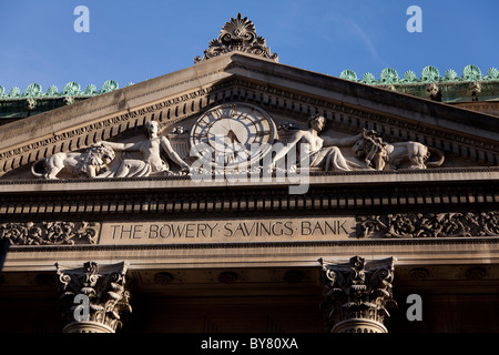 Fassade der Bowery Savings Bank Gebäude auf Grand St New York (Manhattan). Es dient heute als Veranstaltungsort Funktion namens Capitale. Stockfoto