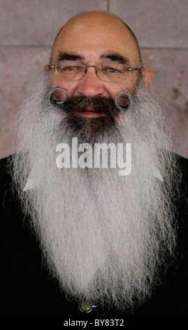 Ein Konkurrent auf der Welt Bart und Schnurrbart-Meisterschaften in Brighton, England. Bild von James Boardman. Stockfoto