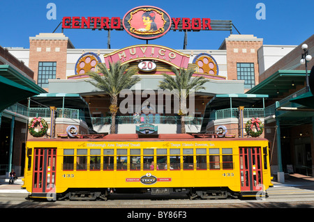 Ybor City spanische Kultur Zentrum in Tampa Florida mit Trolley Stockfoto