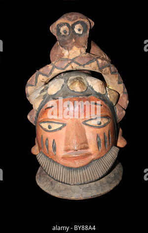 Egungun Maske, Yoruba, Nigeria spät 20. Jahrhundert Stockfoto