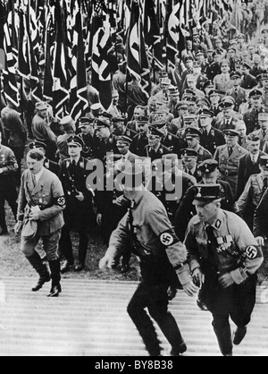 REICHSPARTEITAG September 1933 - Hitler Köpfe für das Podium mit Rudolf Hess unmittelbar hinter ihm gefolgt von Goebels Stockfoto