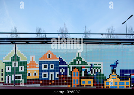 Zaandam, Holland. Wand des sogenannten Pixel Poort Fahrrad Tunnels. Verbindung von Amsterdam und Zaandam.  Die Niederlande Stockfoto