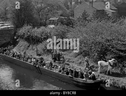 Newbridge Kanal Gesellschaft Pferdekutsche Boot Reise 26.04.1959 Stockfoto