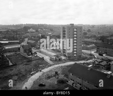 Neue high-Rise Wohnungen bereit für ihren ersten Bewohnern in Wolverhampton Brickklin Straße Wohnungen 1961 Stockfoto