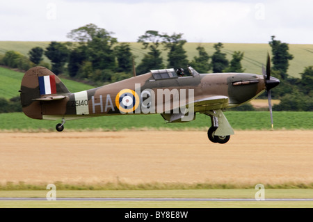 Hawker Hurricane Mk XIIA in RAF Tarnung landet auf dem Duxford Flying Legends Airshow Stockfoto