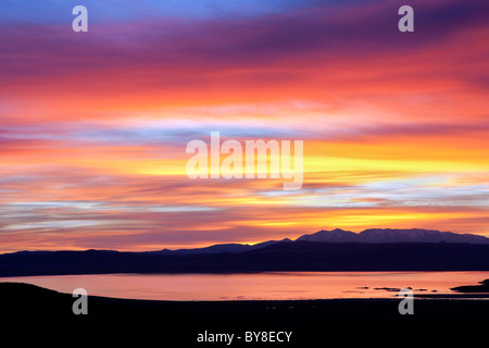 Sonnenuntergang über Mono Lake, Kalifornien Stockfoto