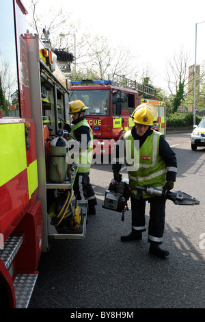 Feuerwehr Einrichten von Jaws Of life Stockfoto