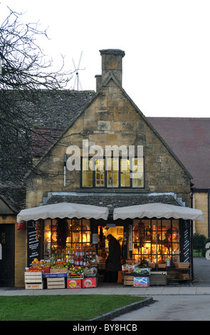 Broadway Deli, High Street, Broadway, Worcestershire, England, Vereinigtes Königreich Stockfoto