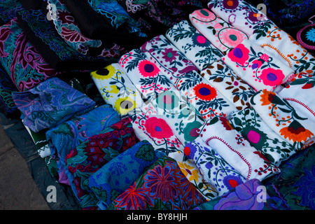 Indigenen Stickereien, Mercado Municipal, San Cristobal de Las Casas, Chiapas, Mexiko Stockfoto