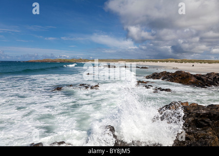 Schottland Argyll & Bute Inneren Hebriden Tiree, Wellen brechen sich am Balevullin-Strand Stockfoto