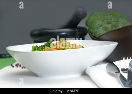 italienische Spaghetti Nudeln mit frischen hausgemachten Gemüsesauce Stockfoto